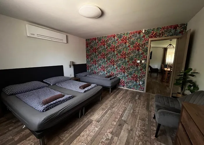 Laura Willa Balatonlelle